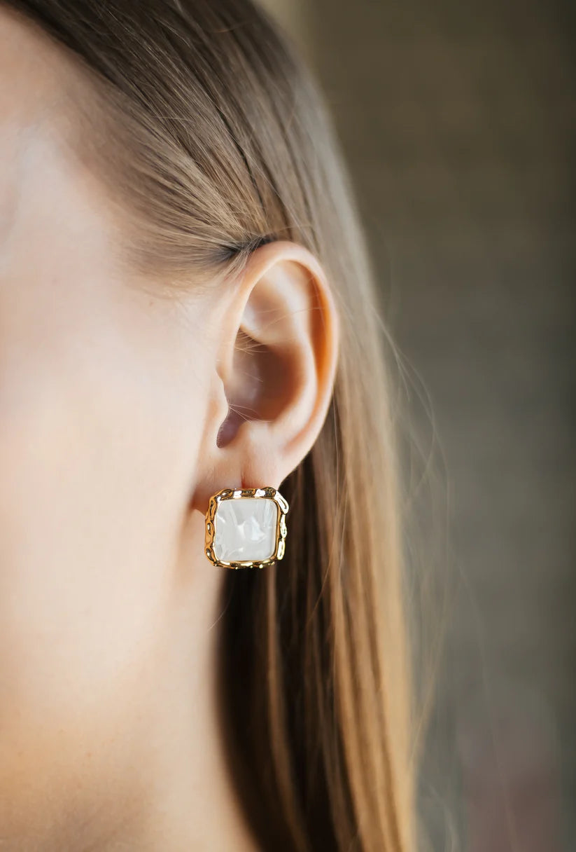 𝑀𝑜𝓉𝒽𝑒𝓇-𝑜𝒻-𝒫𝑒𝒶𝓇𝓁 𝒮𝓉𝓊𝒹 𝐸𝒶𝓇𝓇𝒾𝓃𝑔𝓈