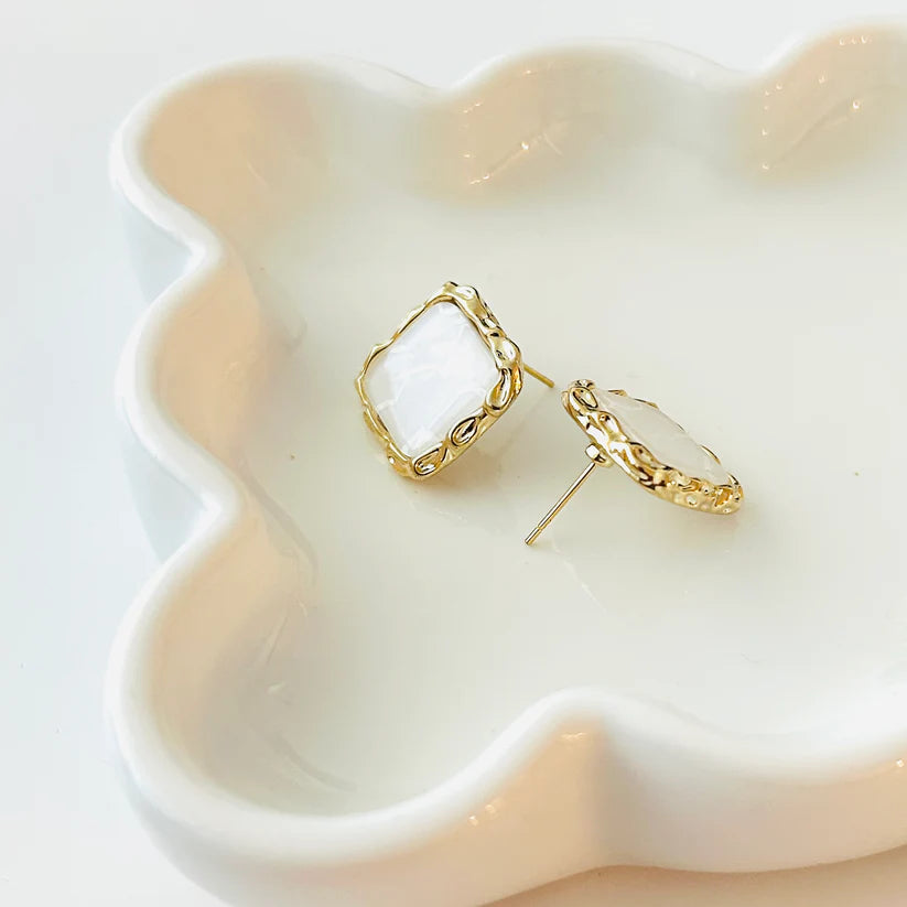 𝑀𝑜𝓉𝒽𝑒𝓇-𝑜𝒻-𝒫𝑒𝒶𝓇𝓁 𝒮𝓉𝓊𝒹 𝐸𝒶𝓇𝓇𝒾𝓃𝑔𝓈